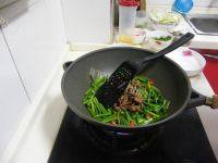 居家蒜苔炒牛肉做法图解9)