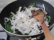 炒饺子皮做法图解6)