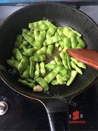 家常菜排骨炖豆角做法图解8)