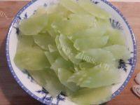 香脆的素炒莴笋做法图解2)