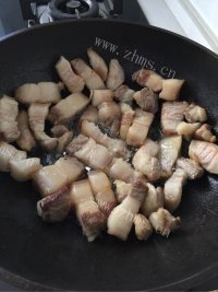 芳香四溢的土豆红烧肉做法图解3)