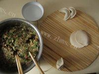 简单健康的猪肉韭菜饺子做法图解13)