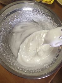 美味的蛋白糖做法图解3)