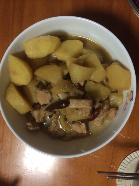 美味营养的土豆烧肉