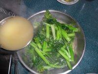 清爽的盐水菜心做法图解7)