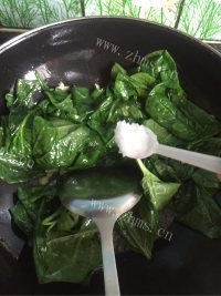 家常菜蒜蓉木耳菜做法图解5)