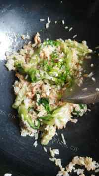 美味的生菜炒饭做法图解9)