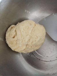 诱人的豆沙菊花酥做法图解1)