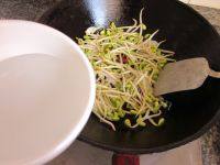 家常菜辣炒黄豆芽做法图解5)