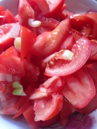 特色美食西红柿炒鸡蛋做法图解2)