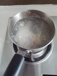 滋补的菌菇鸡汤做法图解3)