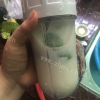 喷香的牛油果奶昔做法图解3)