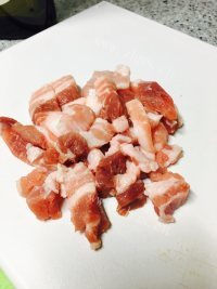 美味营养的蒜薹炒肉做法图解2)