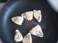 自制葱香烧饼做法图解9)