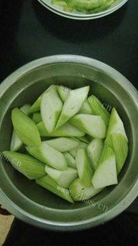 色香味俱全的水蟹煲做法图解2)