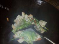 诱人的杏鲍菇炒芹菜做法图解6)