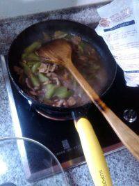 家常菜莴笋烧肉