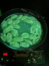 营养丰富的芹菜猪肉水饺做法图解7)