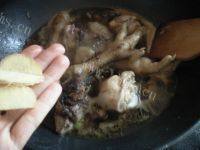 常吃不腻的鸡肉炖土豆做法图解9)