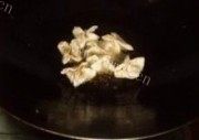 美味的混合香草咖喱角做法图解5)