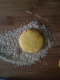 美味黑豆沙南瓜糯米饼做法图解7)