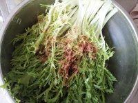 蒜香拌苦菊做法图解1)