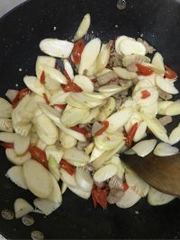 唇齿留香的高笋炒肉做法图解5)