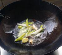 家常菜笋干烧排骨做法图解4)