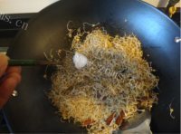 家常菜素炒豆芽做法图解10)