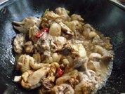 美味的粉皮烧鸡做法图解5)