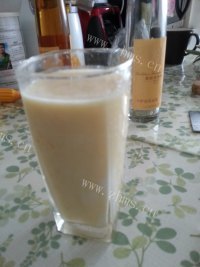 甜香酸奶菠萝汁做法图解5)