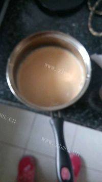 美味的香浓奶茶做法图解5)