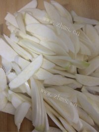 家常菜素炒茭白做法图解1)