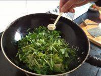 家常菜芹菜豆腐做法图解7)