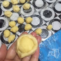 美味的红豆蛋黄酥做法图解9)