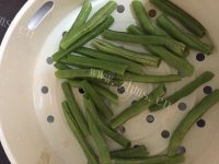妈妈最爱的干煸豆角做法图解2)