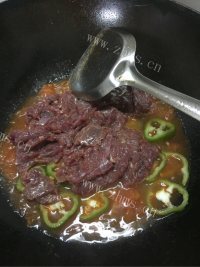 番茄青椒烩牛肉~营养健康做法图解6)