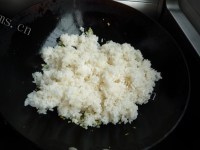 油而不腻的酱油炒饭做法图解4)