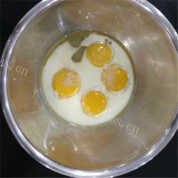 好吃的红豆牛油忌廉蛋糕做法图解8)