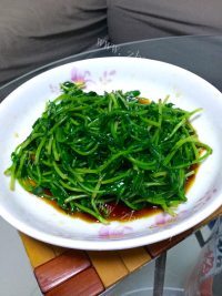 简单美味白灼豌豆苗做法图解5)