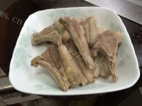 美味的红烧羊排做法图解4)