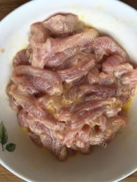 香飘十里的糖醋里脊做法图解2)