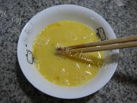 热腾腾的鸡蛋白菜馅盒子做法图解5)