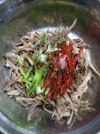 美味营养的凉拌鸡丝做法图解6)