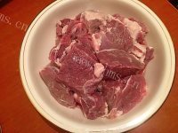 家常红烧牛肉做法图解1)