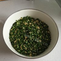 家常韭菜鸡蛋元宝馄饨做法图解6)