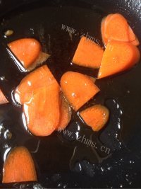 可口的肉条豆苗汤做法图解2)