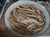 绿色食物干煸茶树菇做法图解1)
