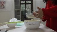 色泽鲜亮的手指饼干做法图解2)