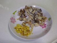 美味的咸鱼茄子煲做法图解2)